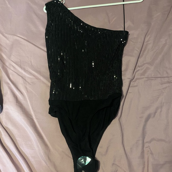 Black sequin one shoulder body suit - Picture 4 of 6